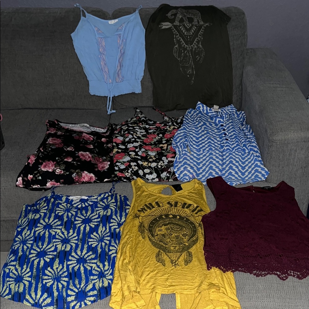 Bundle of 8 Medium Women’s Tops